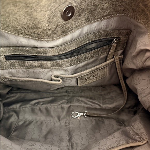 Michael Kors Silver Bronze Hobo Bag with Metal Chain Detail. - Picture 4 of 4